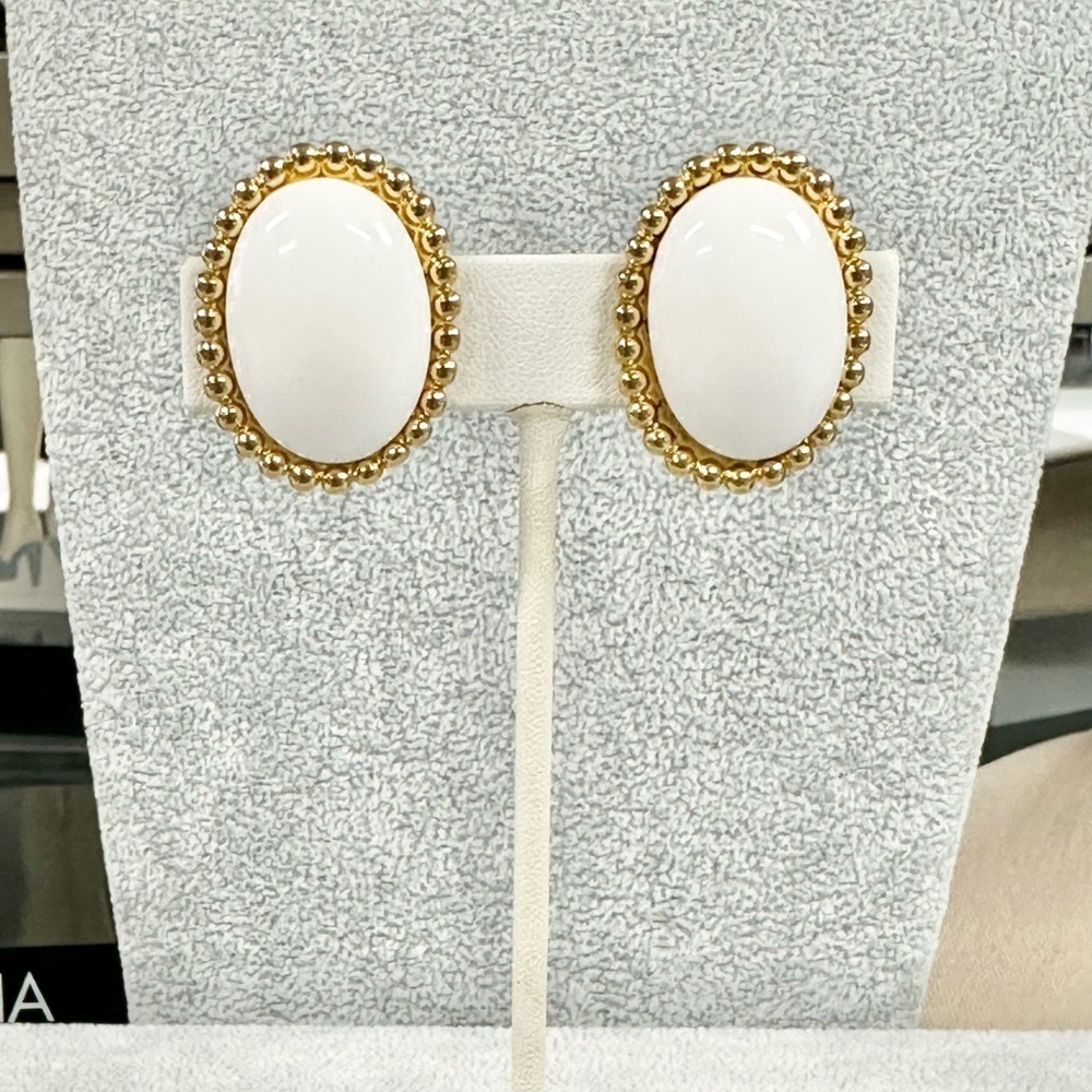 Vintage Signed MONET White Lucite Acrylic Cabochon Gold Tone Clip On Earrings
